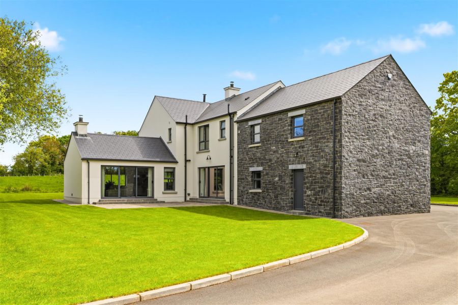 3 Ballytweedy Manor
