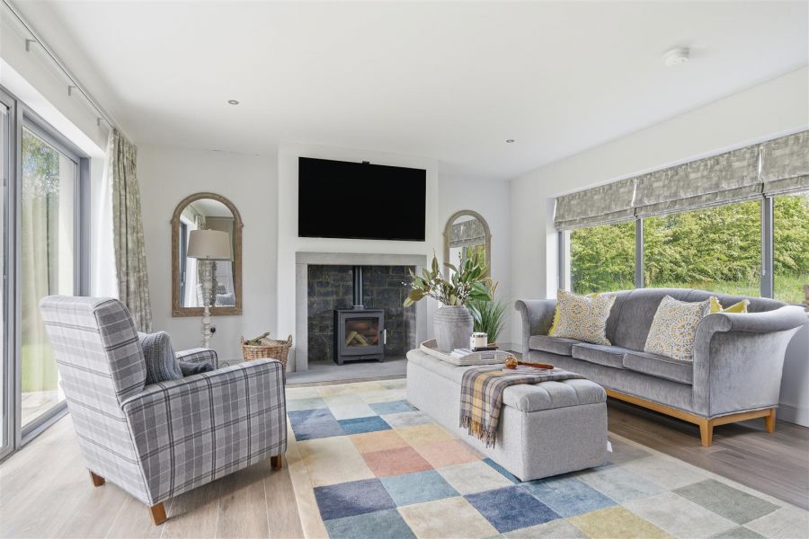 3 Ballytweedy Manor