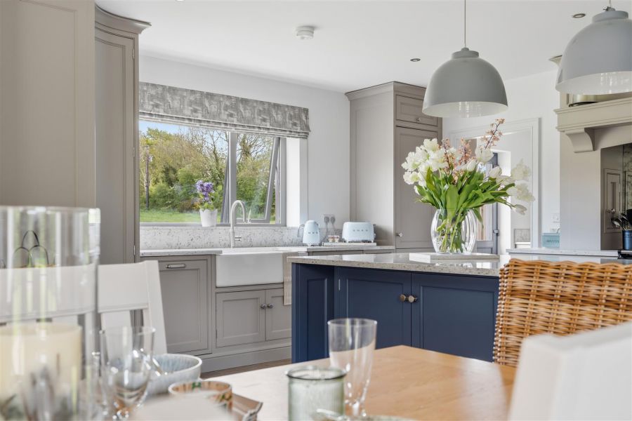 3 Ballytweedy Manor