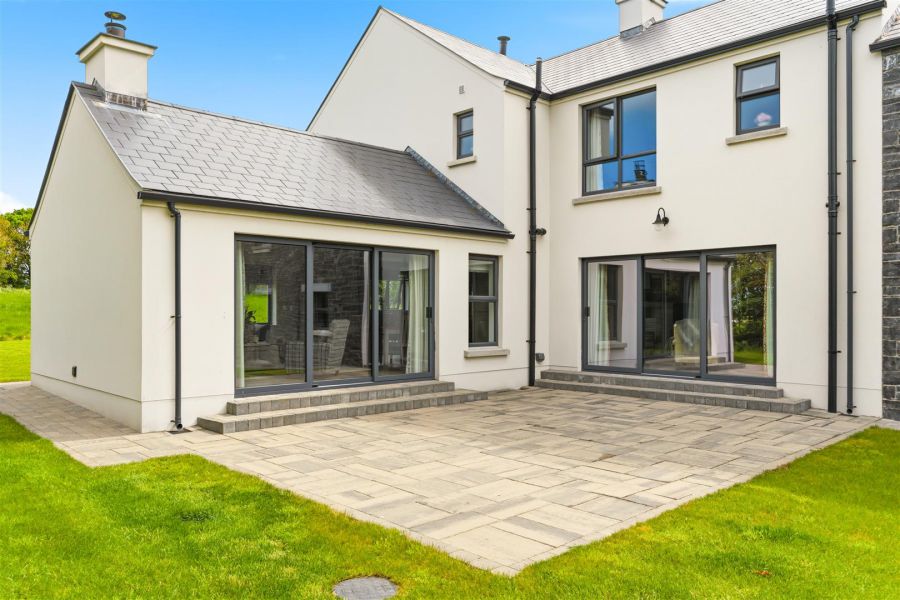 3 Ballytweedy Manor