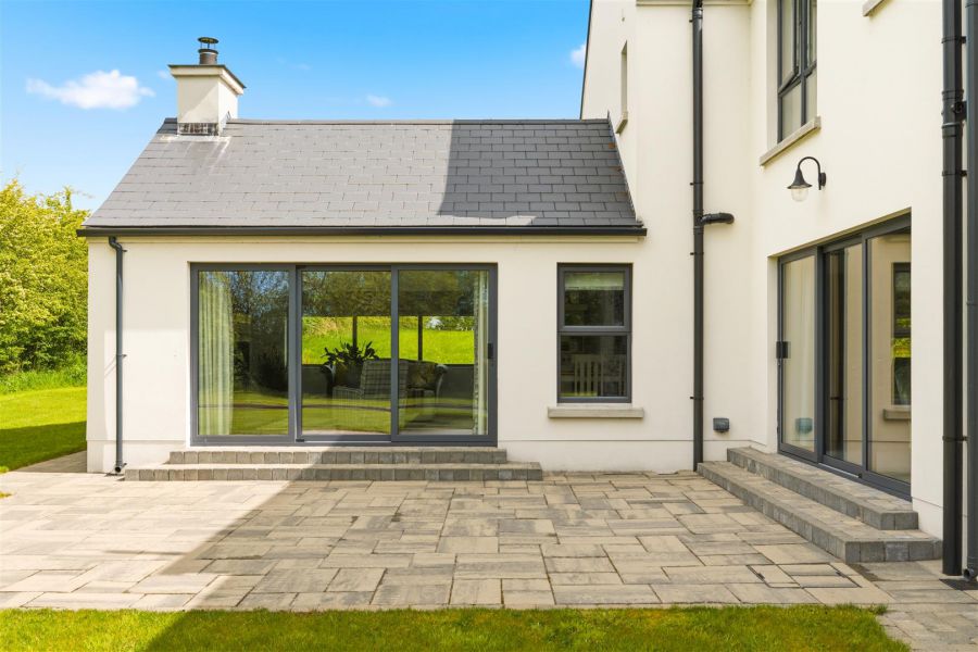 3 Ballytweedy Manor