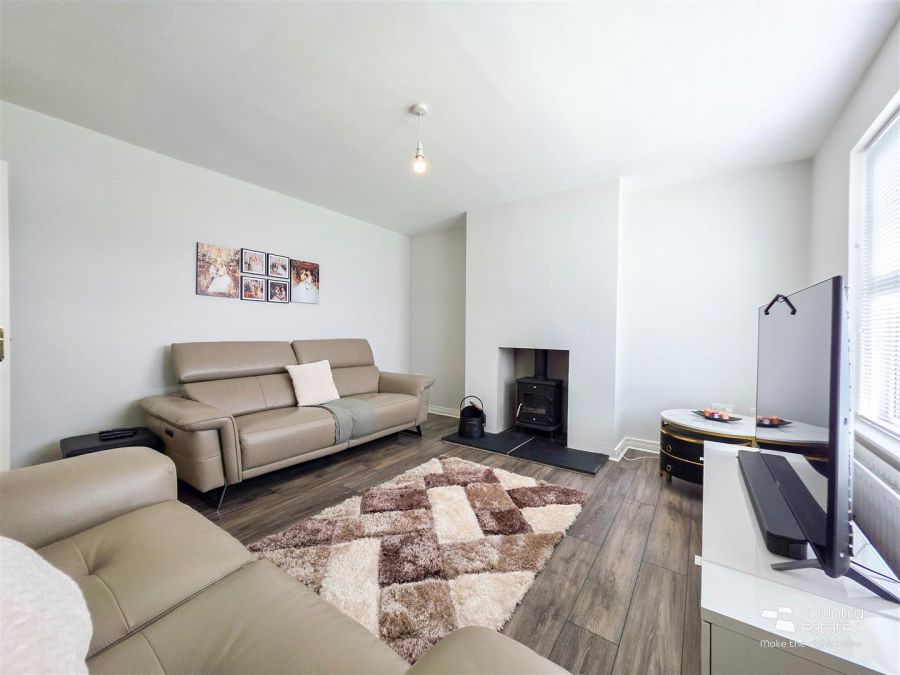 18 Lower Rogan Manor