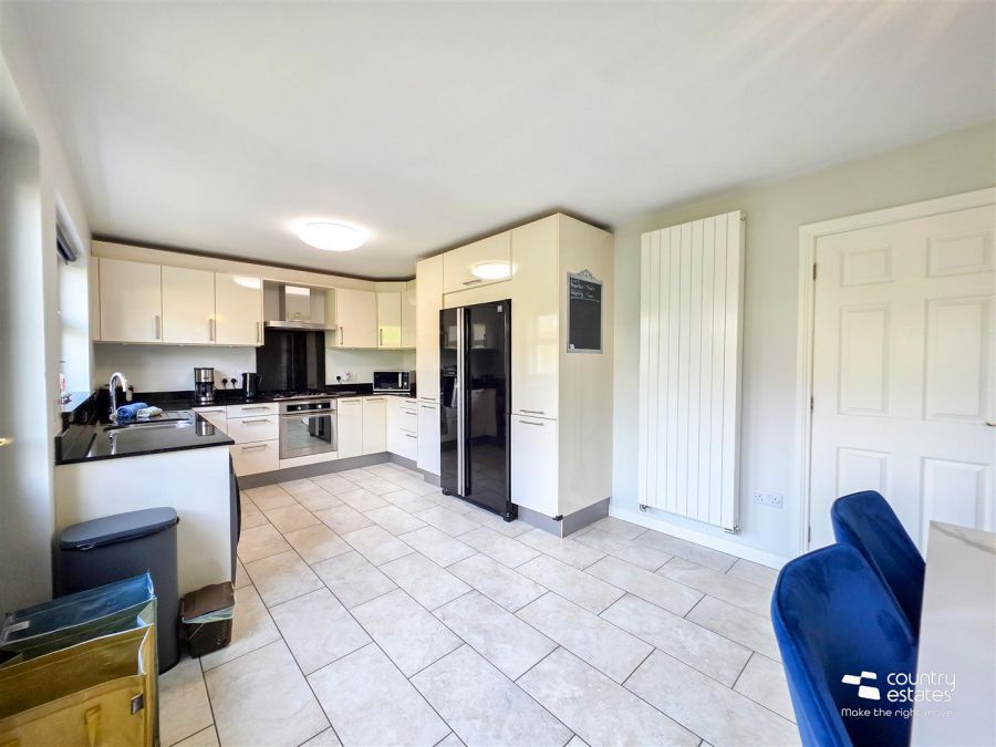 18 Lower Rogan Manor