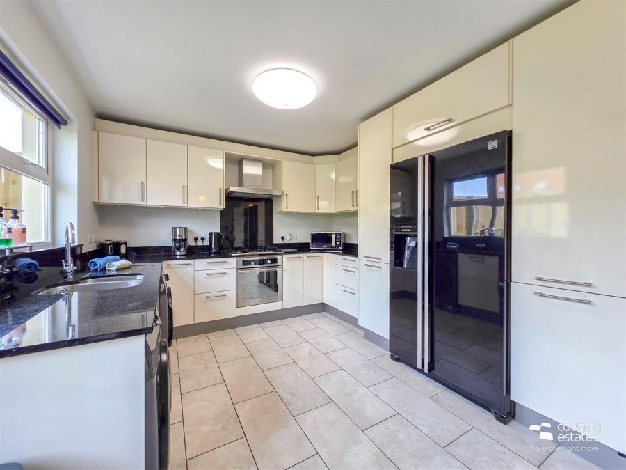 18 Lower Rogan Manor