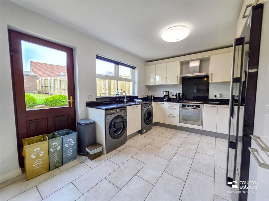 18 Lower Rogan Manor