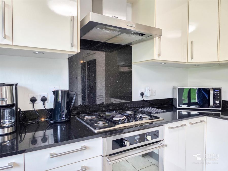 18 Lower Rogan Manor