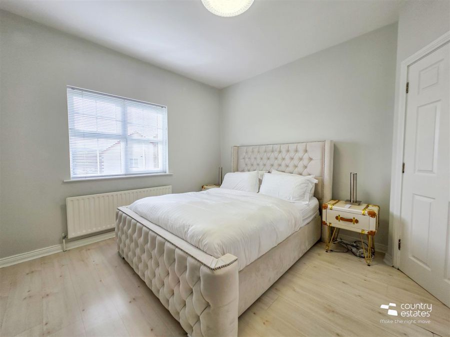 18 Lower Rogan Manor