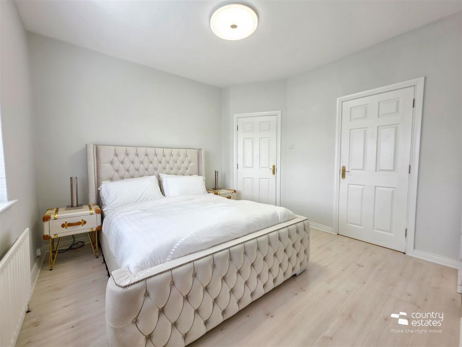 18 Lower Rogan Manor