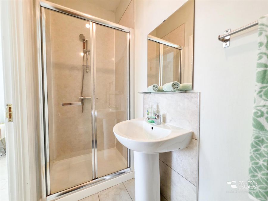 18 Lower Rogan Manor