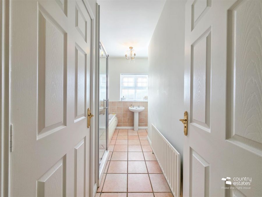 18 Lower Rogan Manor