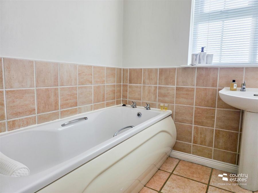 18 Lower Rogan Manor