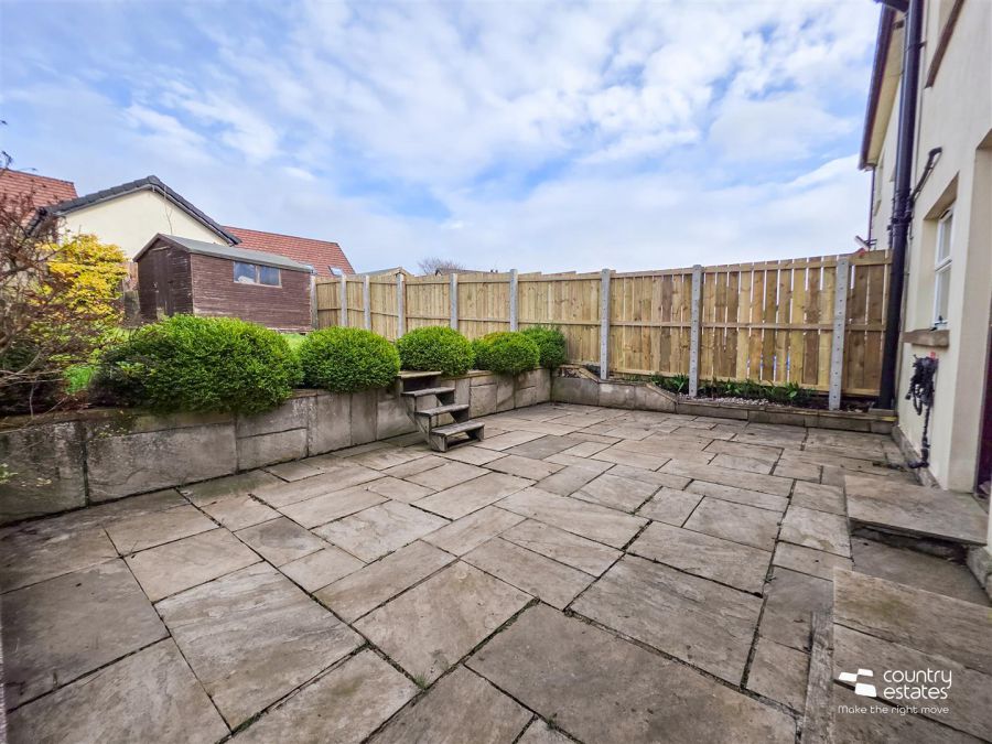 18 Lower Rogan Manor