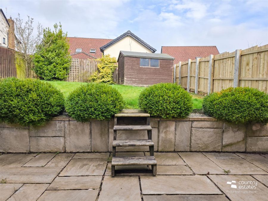 18 Lower Rogan Manor