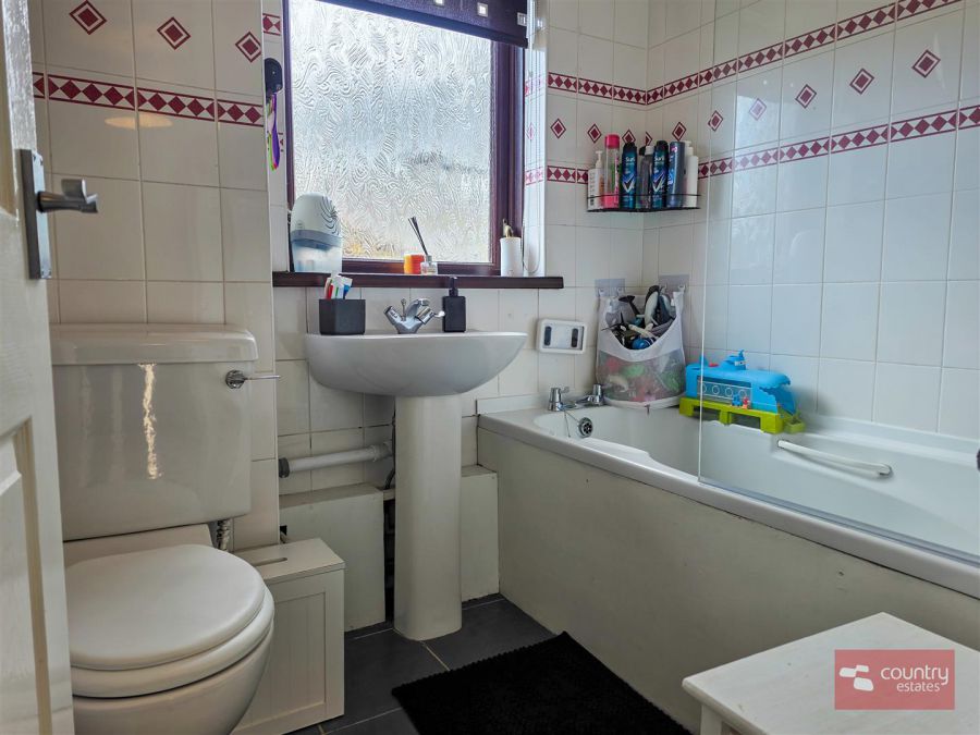 27 Forthill Park