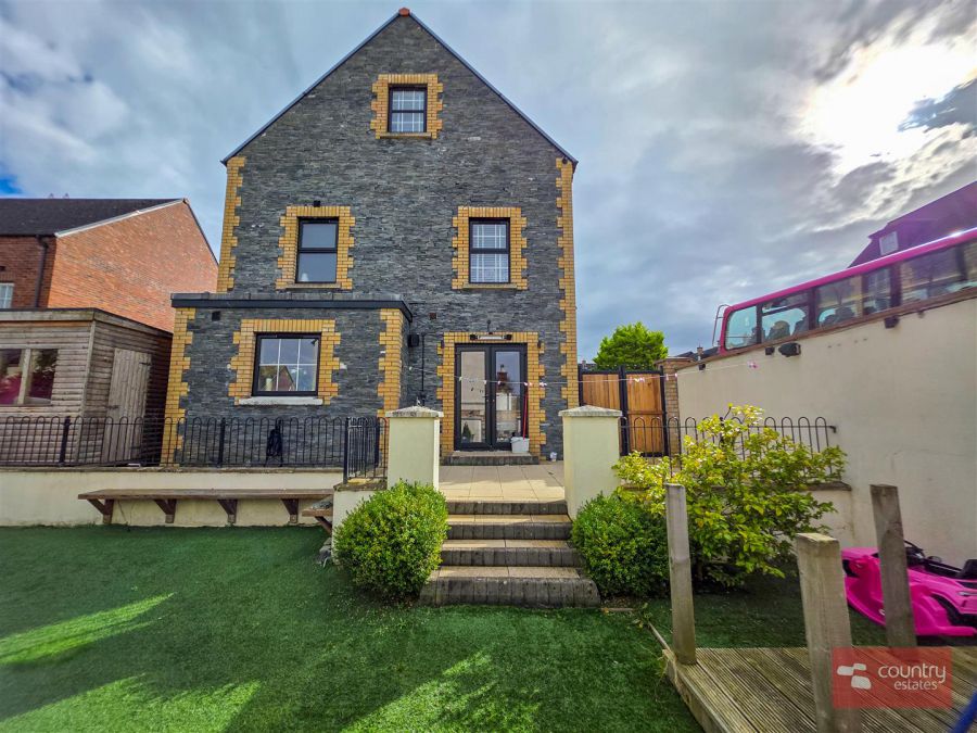 99 Blackrock Square