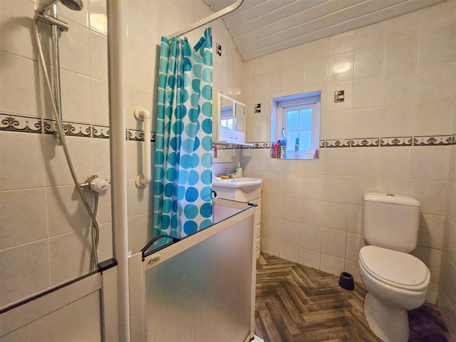 22 Strathroy Park