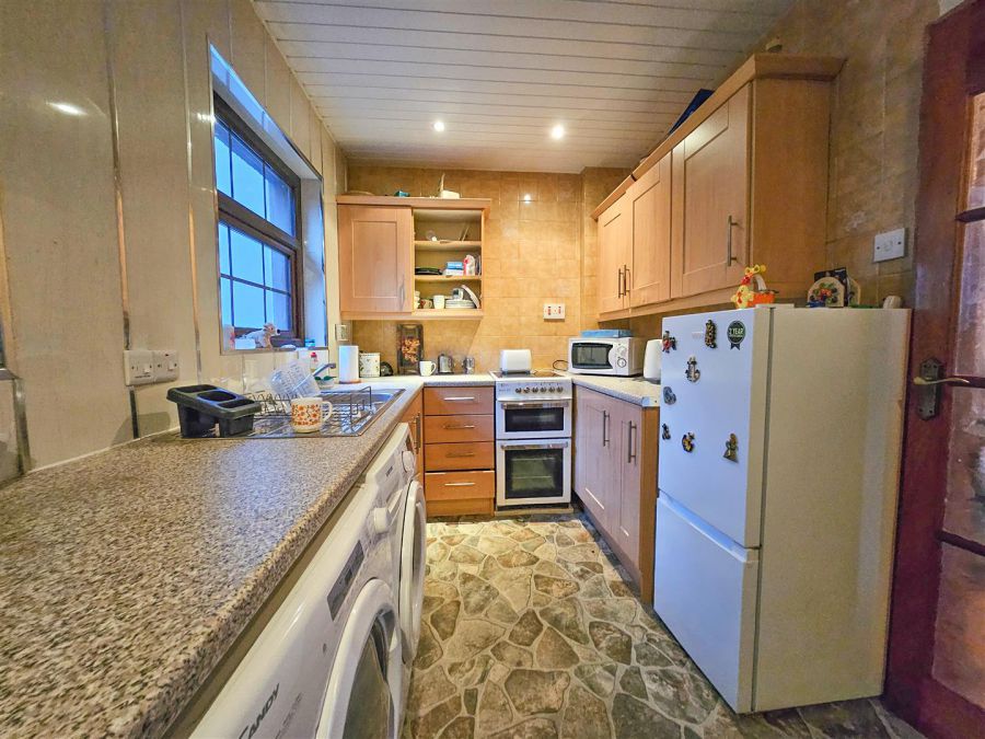 22 Strathroy Park