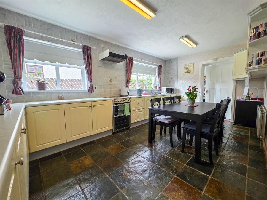 23 Craiglands Manor