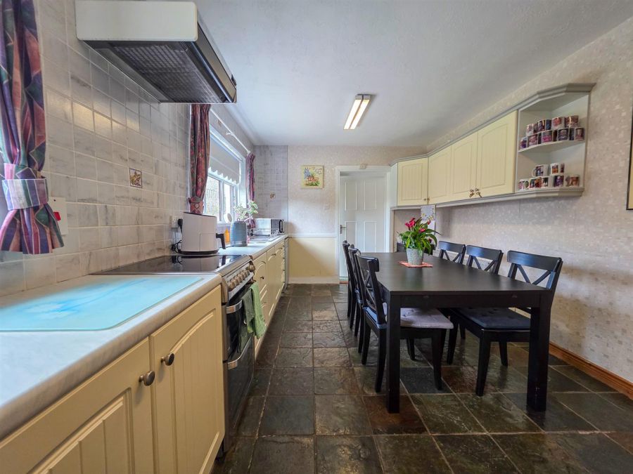 23 Craiglands Manor