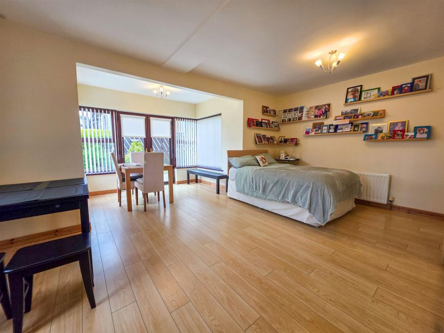 23 Craiglands Manor