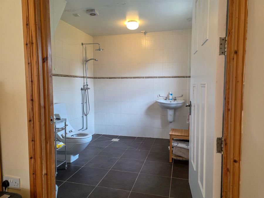 23 Craiglands Manor
