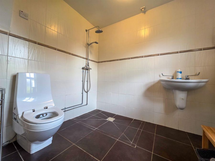 23 Craiglands Manor
