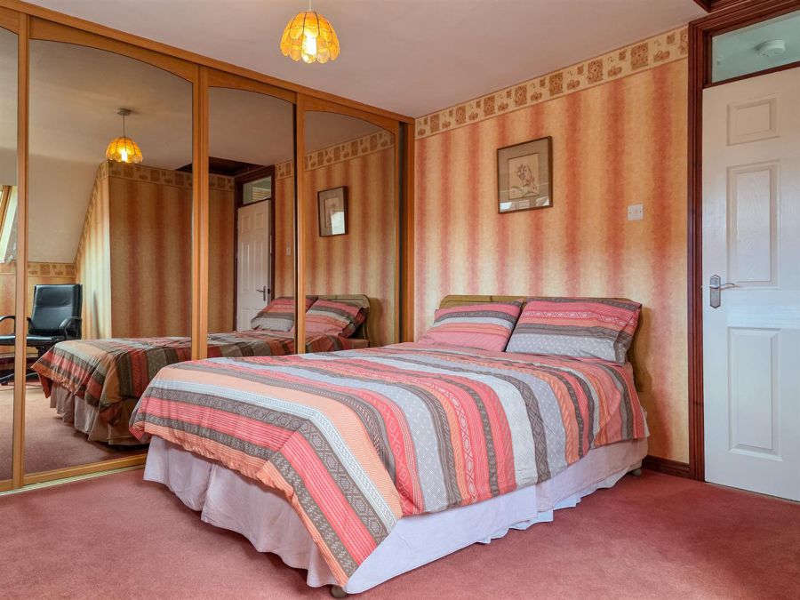 23 Craiglands Manor