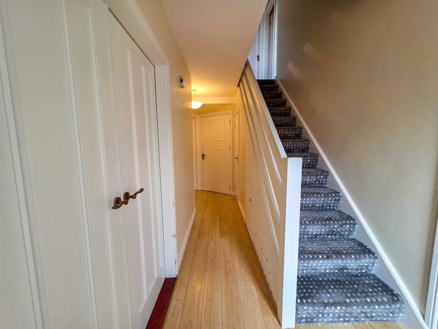 23 Craiglands Manor