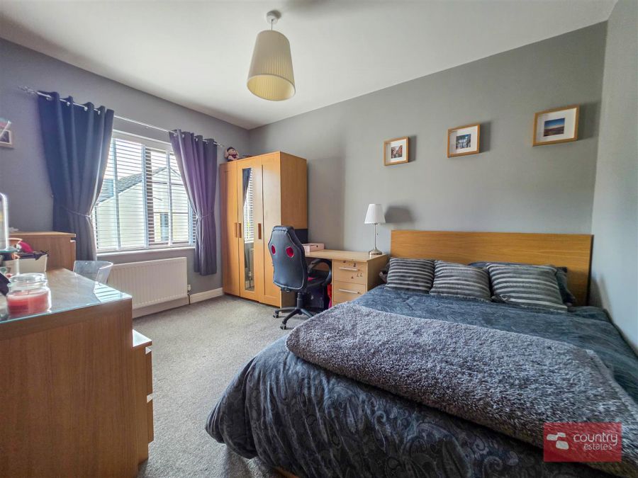 16 Chantry Gardens
