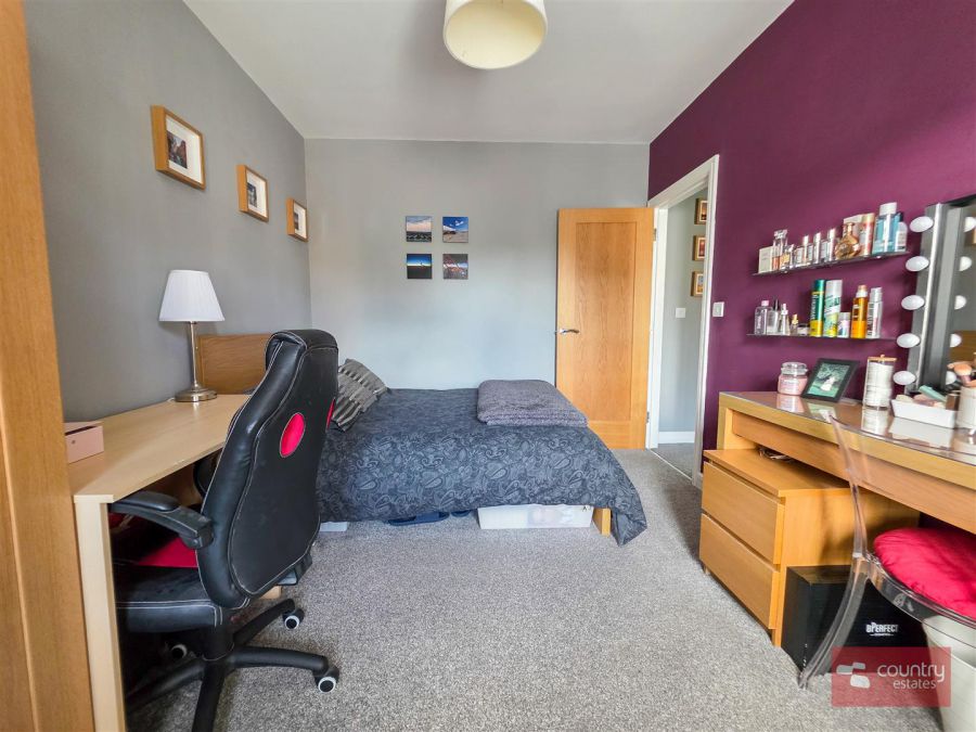 16 Chantry Gardens