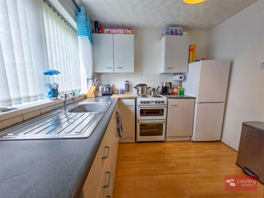 15b Glenville Park