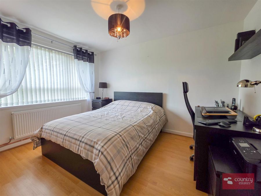 15b Glenville Park