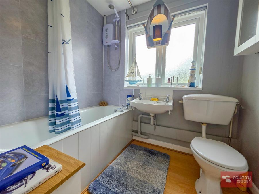 15b Glenville Park