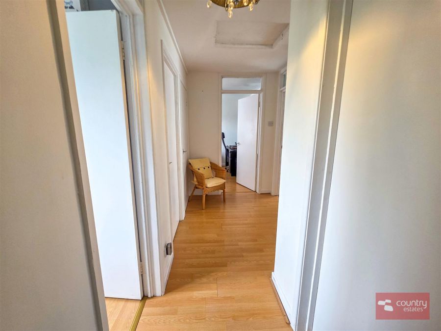 15b Glenville Park
