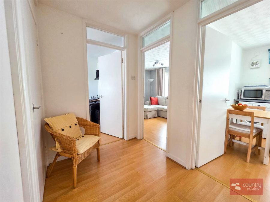 15b Glenville Park