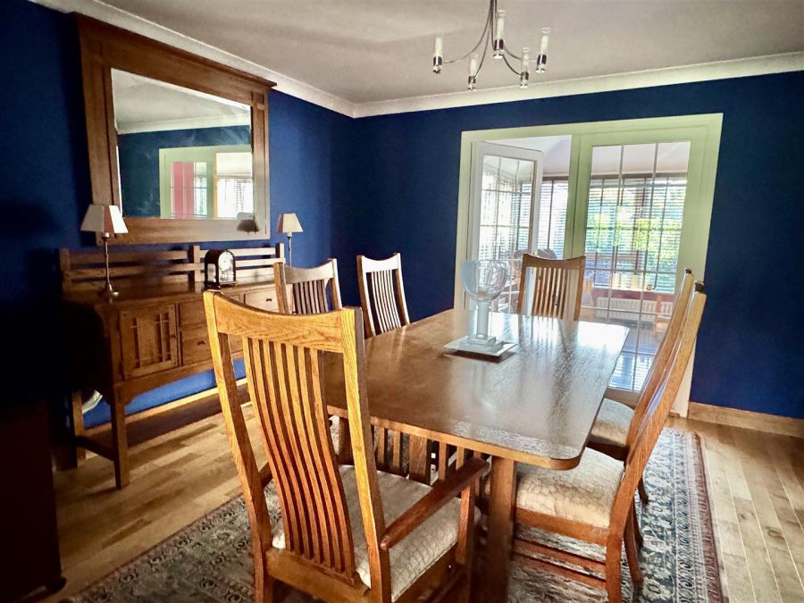 8 Meadow Dale 8 Meadow Dale