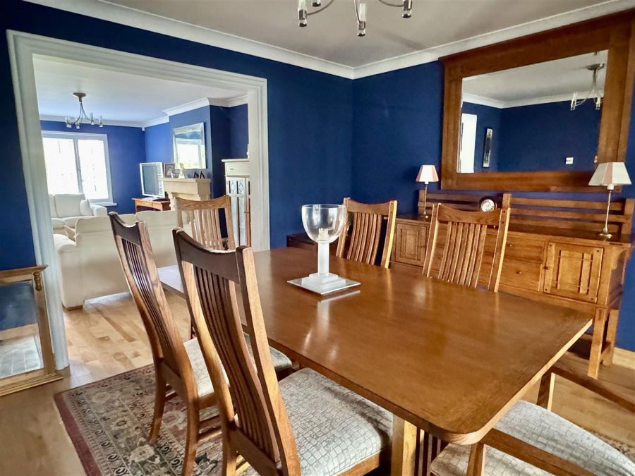 8 Meadow Dale