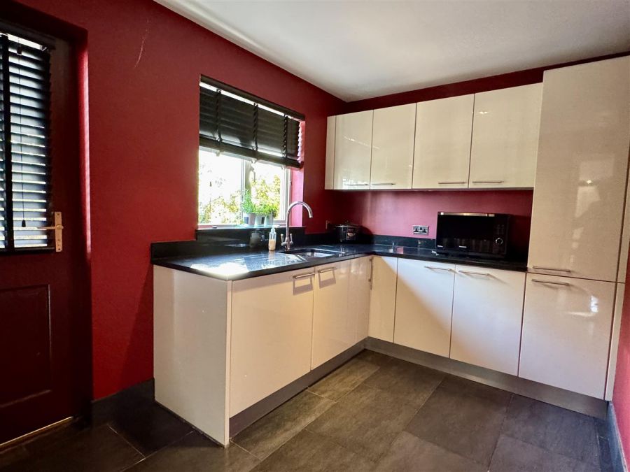 8 Meadow Dale 8 Meadow Dale