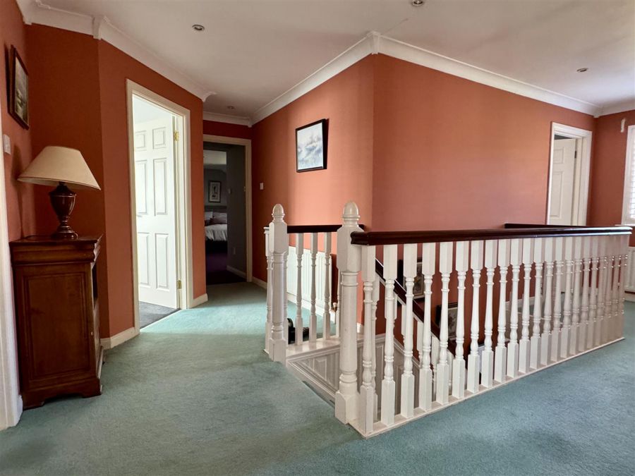 8 Meadow Dale 8 Meadow Dale