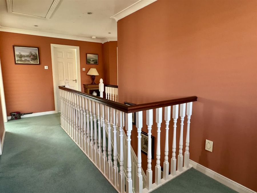 8 Meadow Dale 8 Meadow Dale