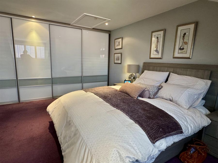 8 Meadow Dale