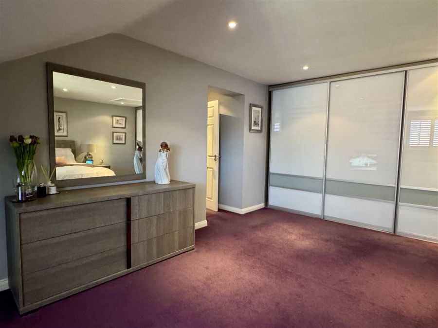 8 Meadow Dale