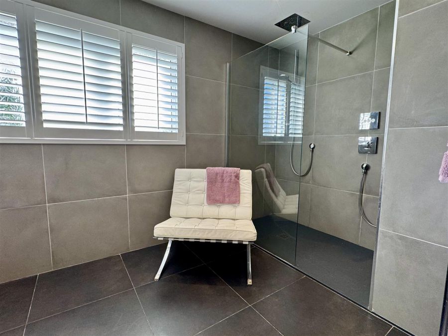 8 Meadow Dale 8 Meadow Dale