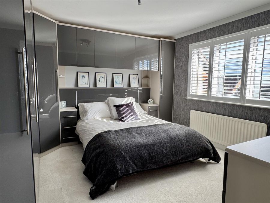 8 Meadow Dale