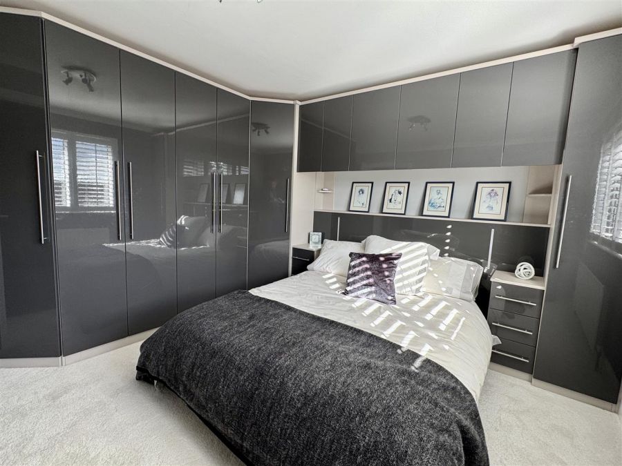 8 Meadow Dale