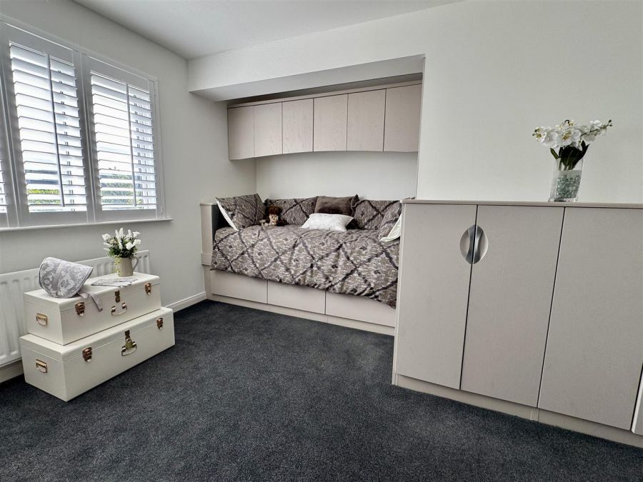 8 Meadow Dale