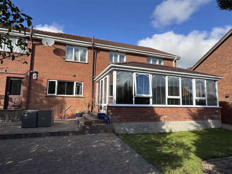 8 Meadow Dale 8 Meadow Dale