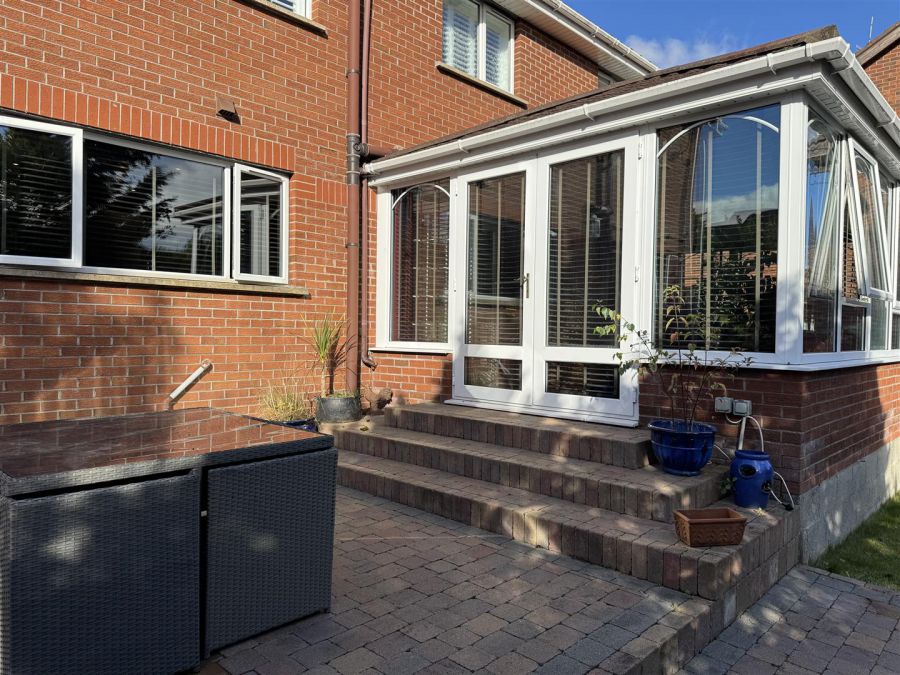 8 Meadow Dale 8 Meadow Dale