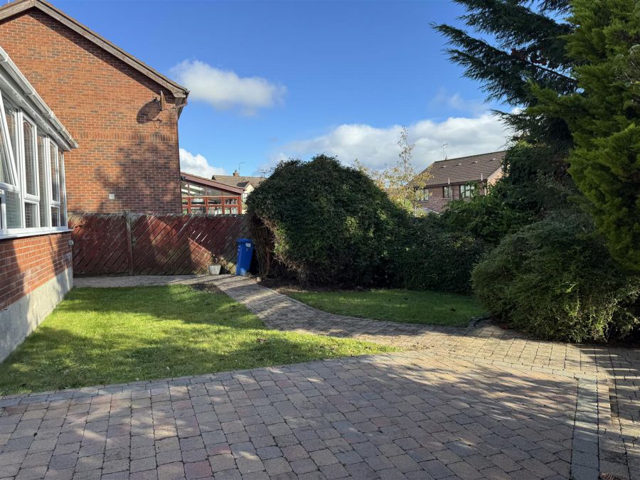 8 Meadow Dale 8 Meadow Dale