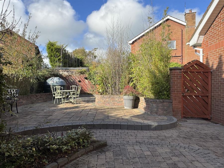 8 Meadow Dale 8 Meadow Dale